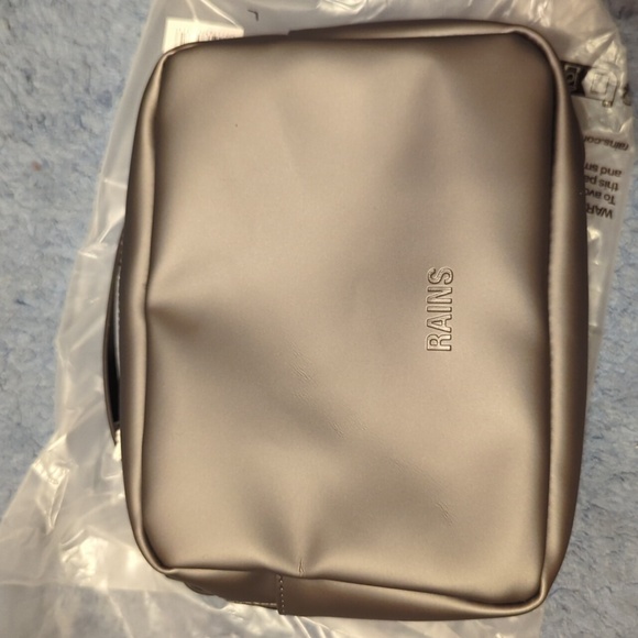 Rains Water Proof Box Bag in Metalic Grey Color NWT - Picture 1 of 3